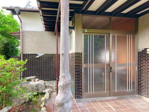 Mikawamachi House | アルピエm 敷地内無料駐車場2台分 置き型無料Wi-Fiあります 平屋瓦屋根の日本家屋
