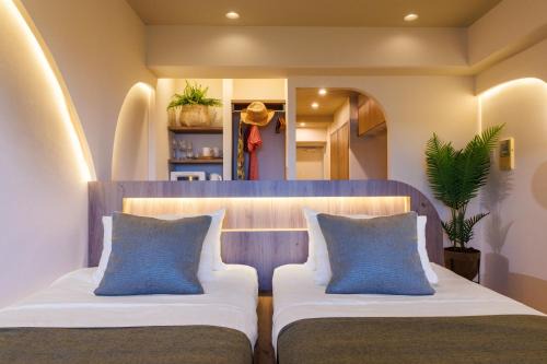 Yonabaru Apartment | オーシャンビュー窓から見える景色を想い出にThe琉球タワー10A