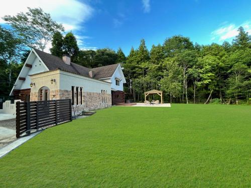 Nasu House | プライベートサウナ付き 森も小川も楽しめる 一棟貸切の貸別荘 Royal Villa 那須高原