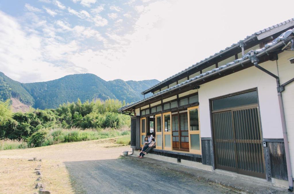 Saijo House | 一棟貸し古民家宿「縁側のとき」Engawanotoki Villa