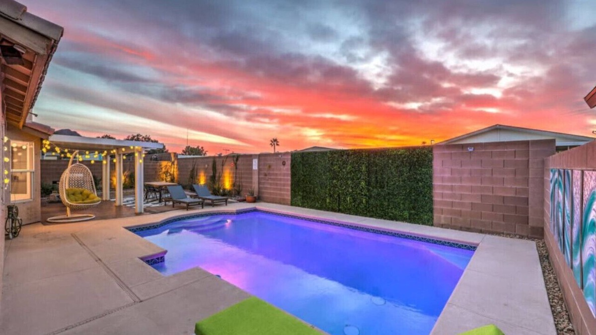 River Mountain House | ㊂ Sunset Swim - Vegas Private Pool Oasis