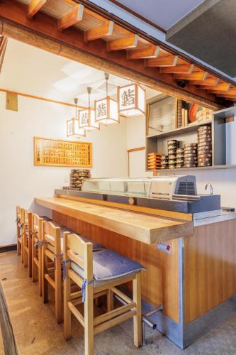 Ueda Apartment | 千本桜 Stay in an Old Sushi House