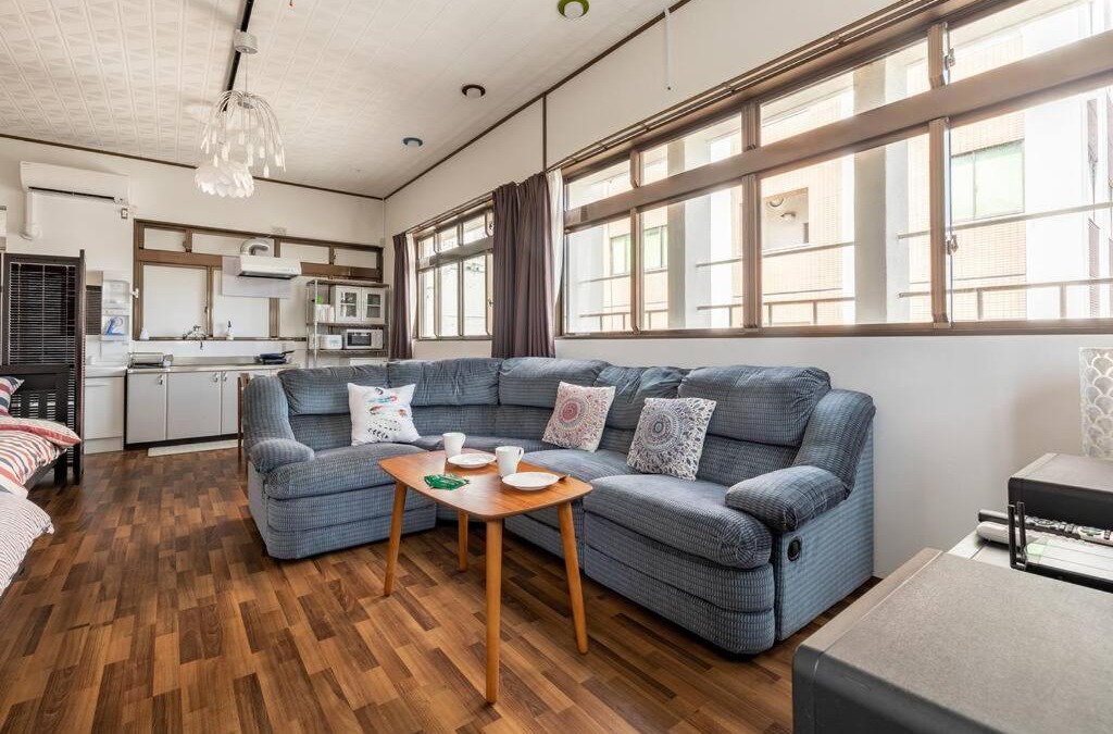 Asato House | 大家族旅行 広々独立した2フロア完全貸切最大15名 国際通り徒歩1分 2台駐車場無料 リラックスした雰囲気 Paradise inn 安里