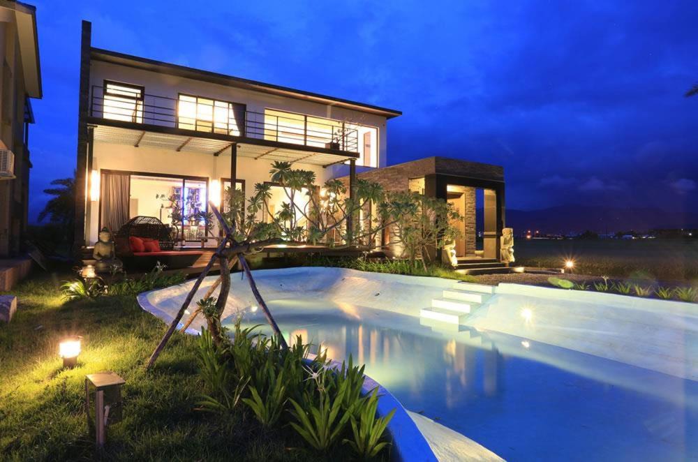 Sanxing House | 宜蘭包棟民宿 水明漾私人villa 歡唱l電動麻將l全套西式廚房l腳踏車l專業吧台l泳池l烤肉BBQ