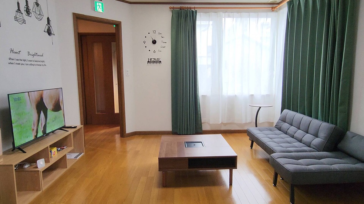 Otaru House | 小樽市にあり、小樽駅から徒歩13分の宿泊施設で、庭と無料専用駐車場を提供しています。ベッドルーム3室が備わる別荘です。