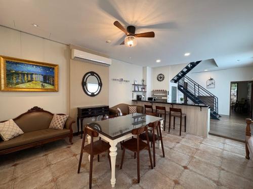 West Central District House | 日安蝸牛