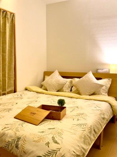 Nishinari House | 晶 距离车站步行5分钟 关西机场难波心斋桥直达 5 bedroom最多可住13人 超大客厅大电视有Netflix