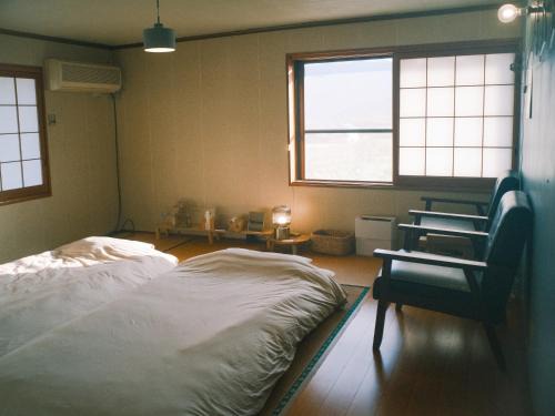 Mima House | 泊まれる本屋 まるとしかく