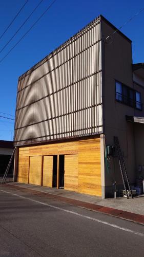 Fujisato-machi Apartment | 白神山地の麓でヤギのいるゲストハウス あわじ商店