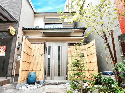 Konohana Villa | 西九条駅徒歩3分USJと梅田と関空直通丸々貸切一軒家koto別館