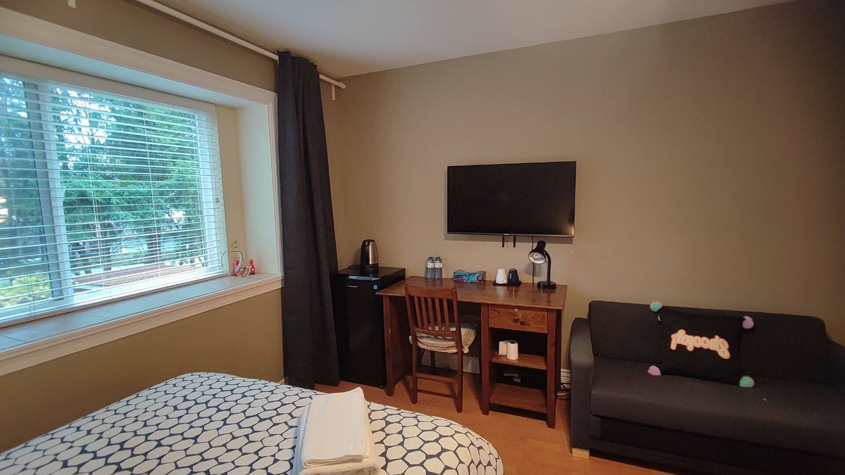 Burnaby Villa | 近邻商业中心Metropolice,安静内街,中央空调,2张双人床。