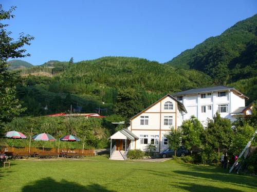 Wufeng House | 迦南山莊