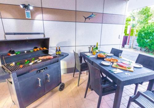 Tsubaki Onsen House | 雨でも炭でBBQが出来る/プール付き!MAX12名/駐車2台可能!