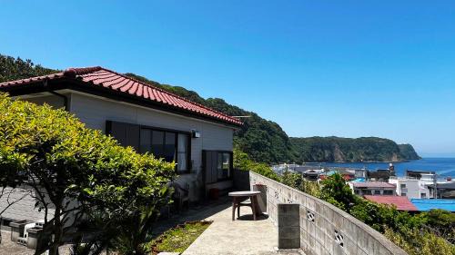 Oshima Apartment | 香や野 kayano 海と富士山を一望できる1棟貸し宿 岡田港まで徒歩5分