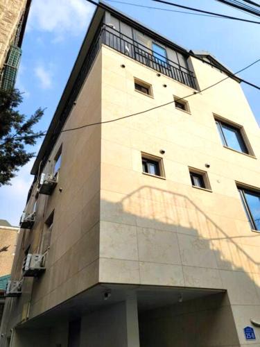 Muk-tong Apartment | 산책로가있는 깔끔한 신축하우스201