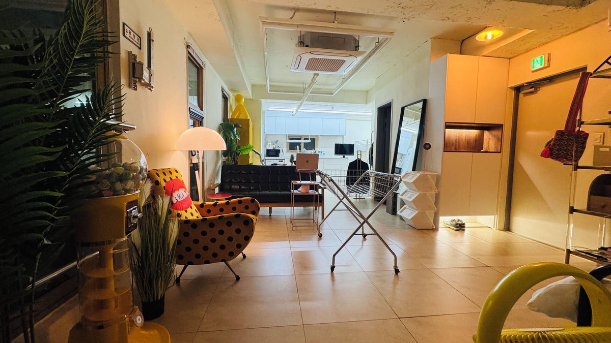 Seongsu Apartment | 삼Atelier Seongsu Riverside Loft Cherry Blossom Road Han River airport bus