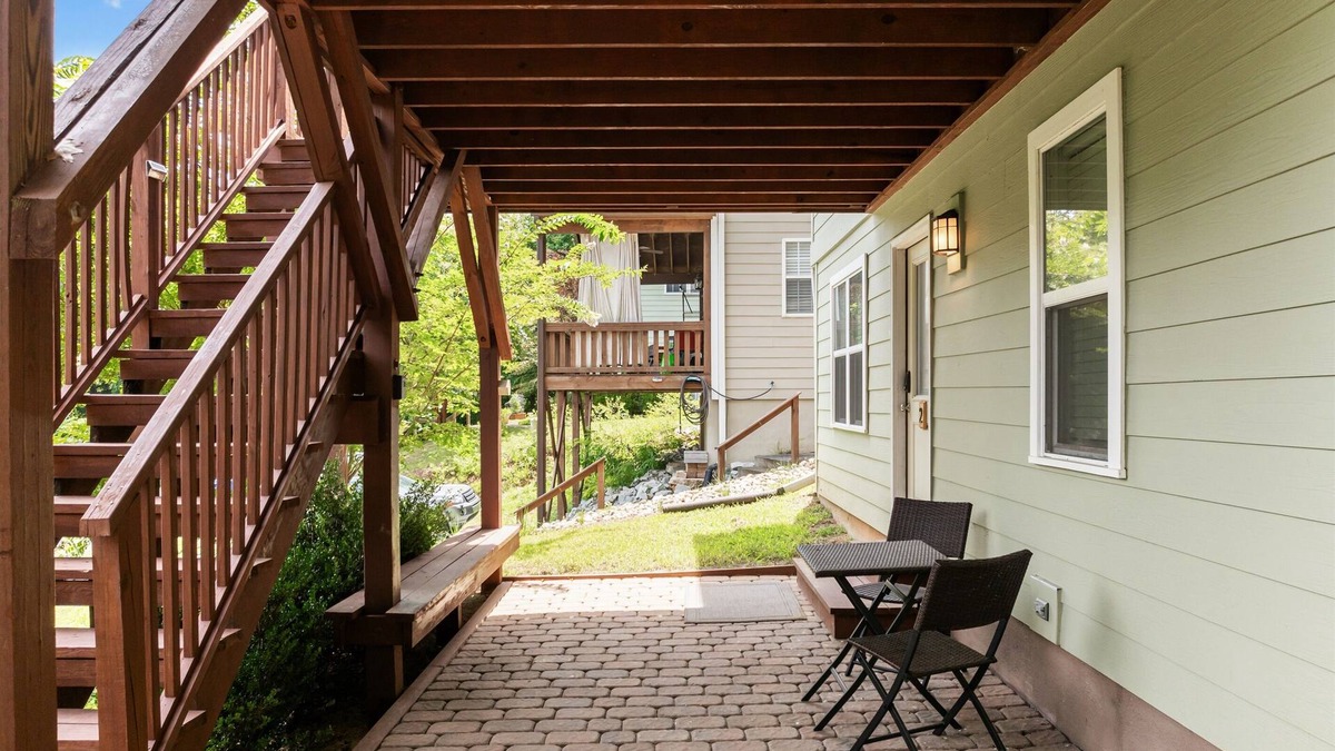 Chapel Hill Apartment | 0.8 miles to Chapel Hill | Quiet & Clean Apartment