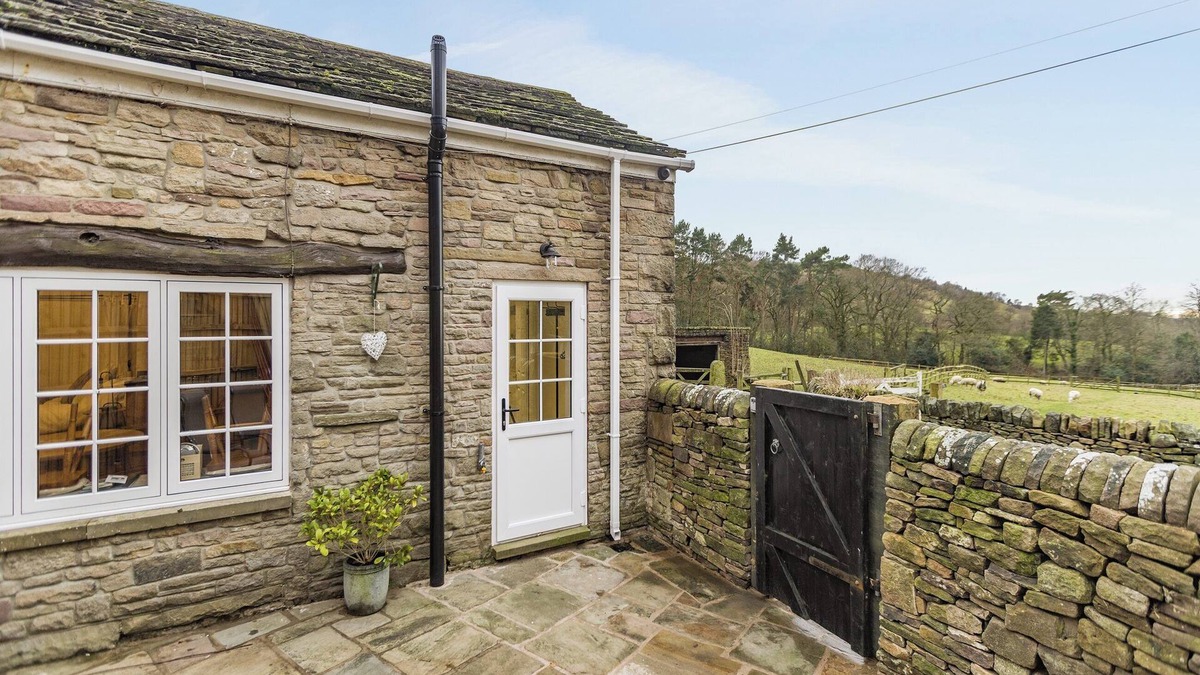 Macclesfield Cottage | 0 bedroom accommodation in Bollington, near Macclesfield