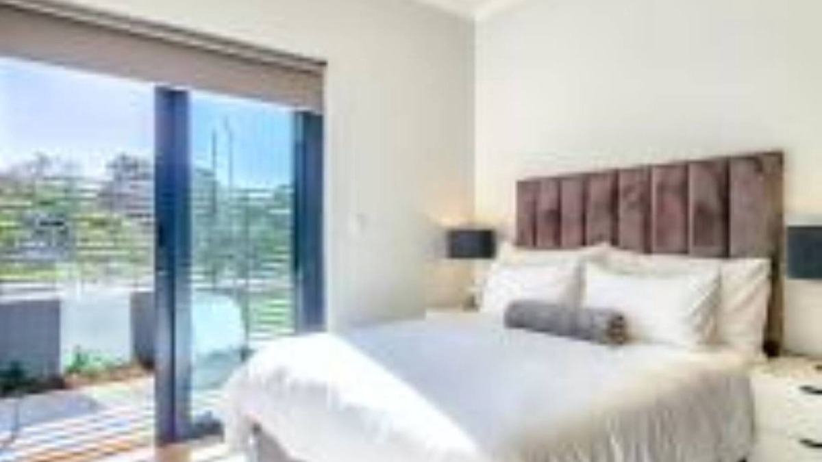 Claremont Apartment | #001 Newlands Peak Elegance