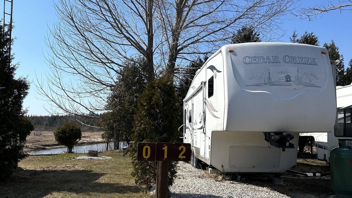 Stokes Bay House | # 01 Experience the Ultimate Sunset Adventure; Trailer on the Water!