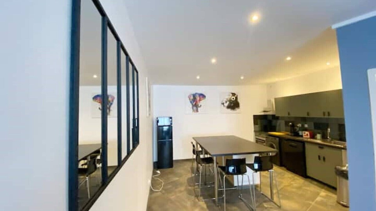 Cret de Roc Apartment | 021 CHIC & COSY GRAND APPART 84m2 HYPERCENTRE WIFI SMART TV NETFLIX