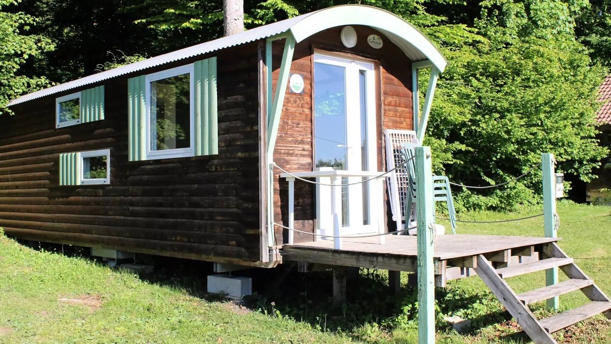 Miribel-les-Echelles Cabin | 04. Azalea Roulotte 4 Personen