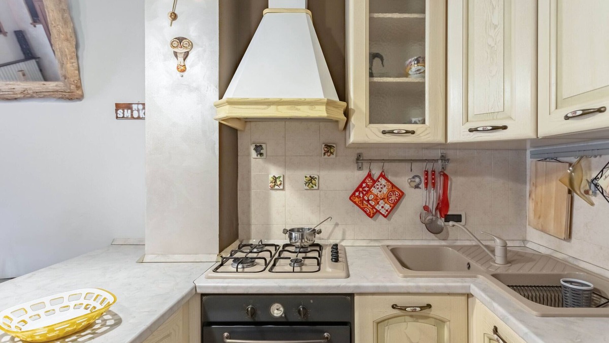Travaco Siccomario Apartment | 0665PV- Lilly House