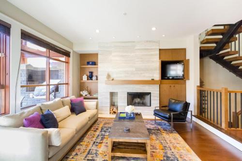 Whistler House | 07 Fitzsimmons Walk