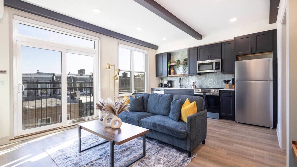 North Philadelphia West Apartment | 1/1 Across from Fairmount Park | 10 mins to DT (D)