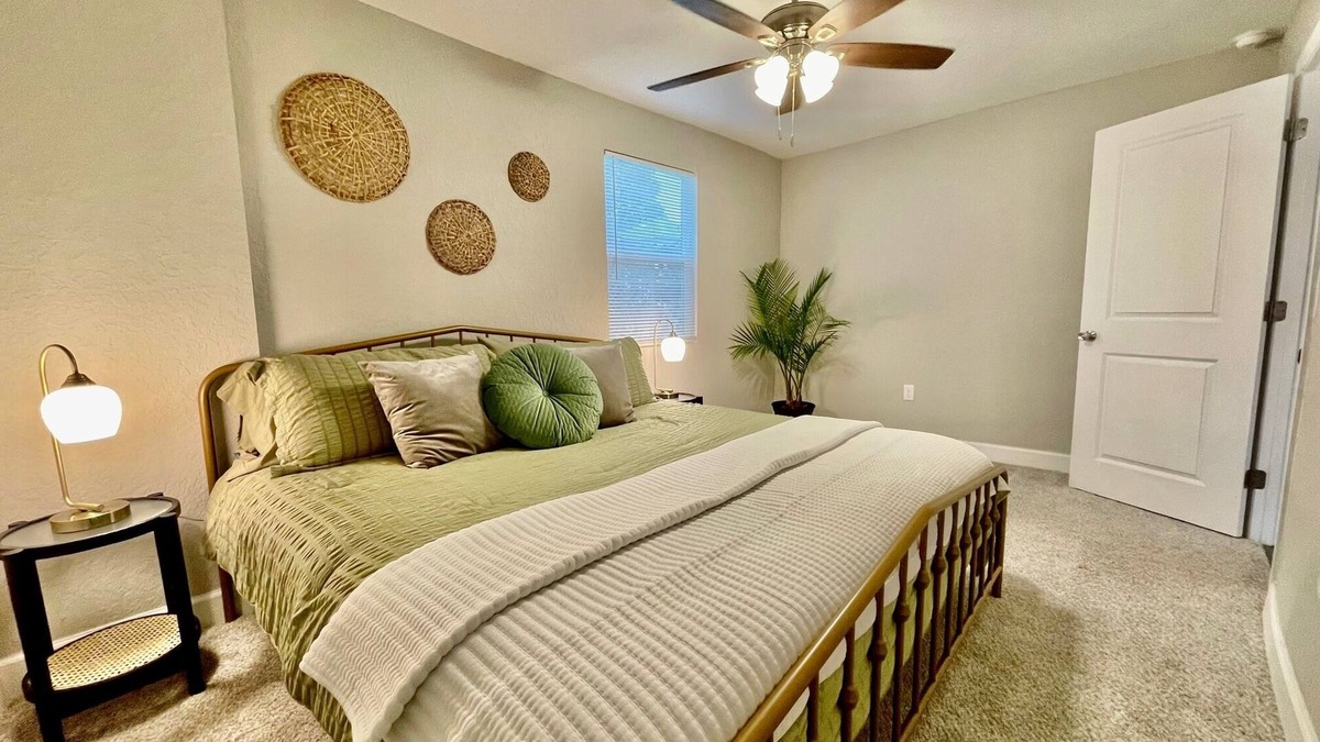 Dixieland Apartment | 1/1 Full kitchen - Pet Friendly - Washer/Dryer