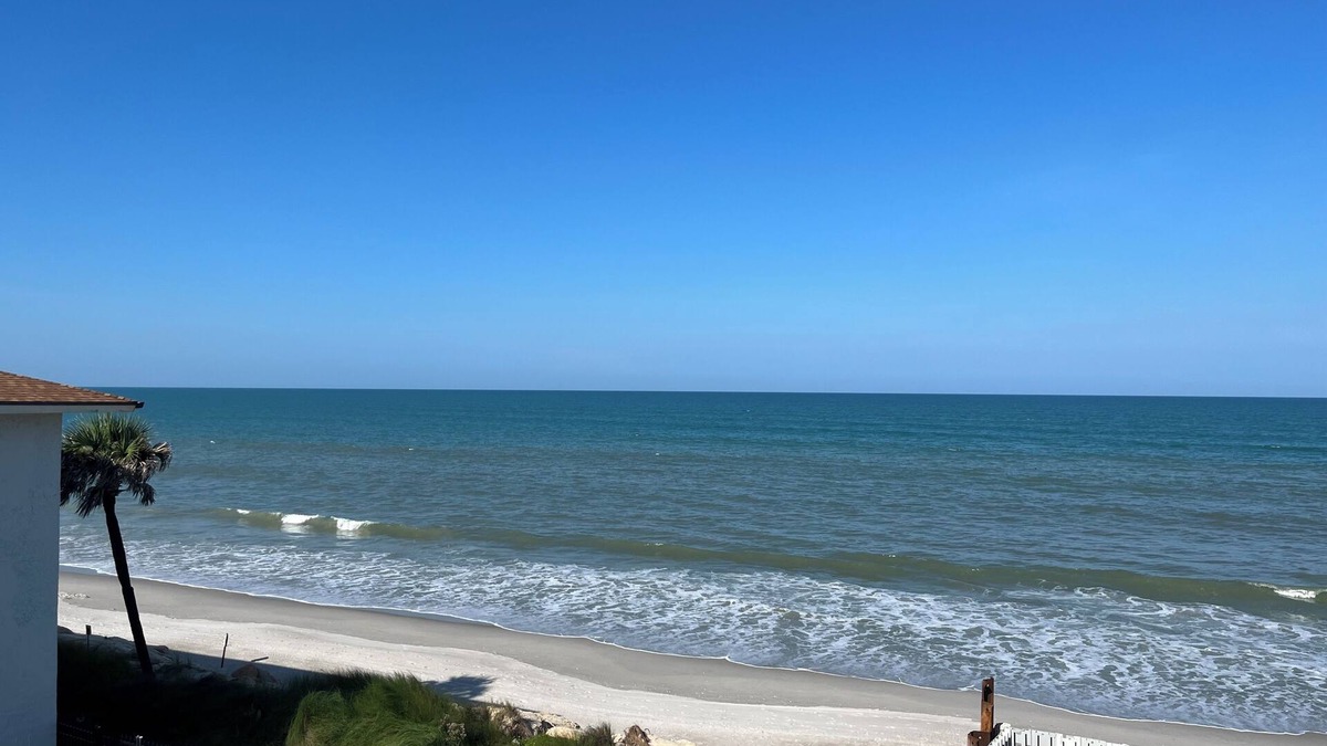 South Patrick Shores Condo | 1/1 Ocean View Condo at Sandpiper. Watch rocket launches from the balcony!