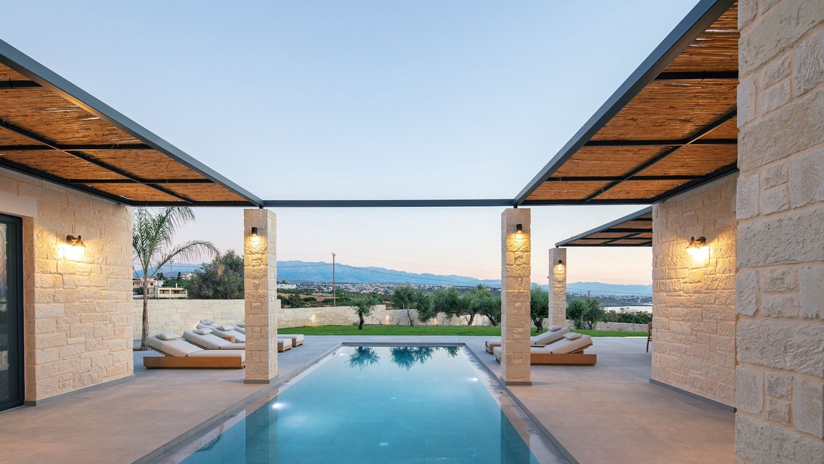 Chorafakia Villa | 1,2 Km from the beach, close to Chania, 40m2 private pool and sea views!