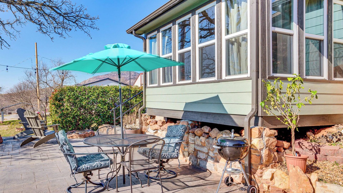 Medicine Park House | 1/2 Mi to Lake Lawtonka: Mtn-View Haven!