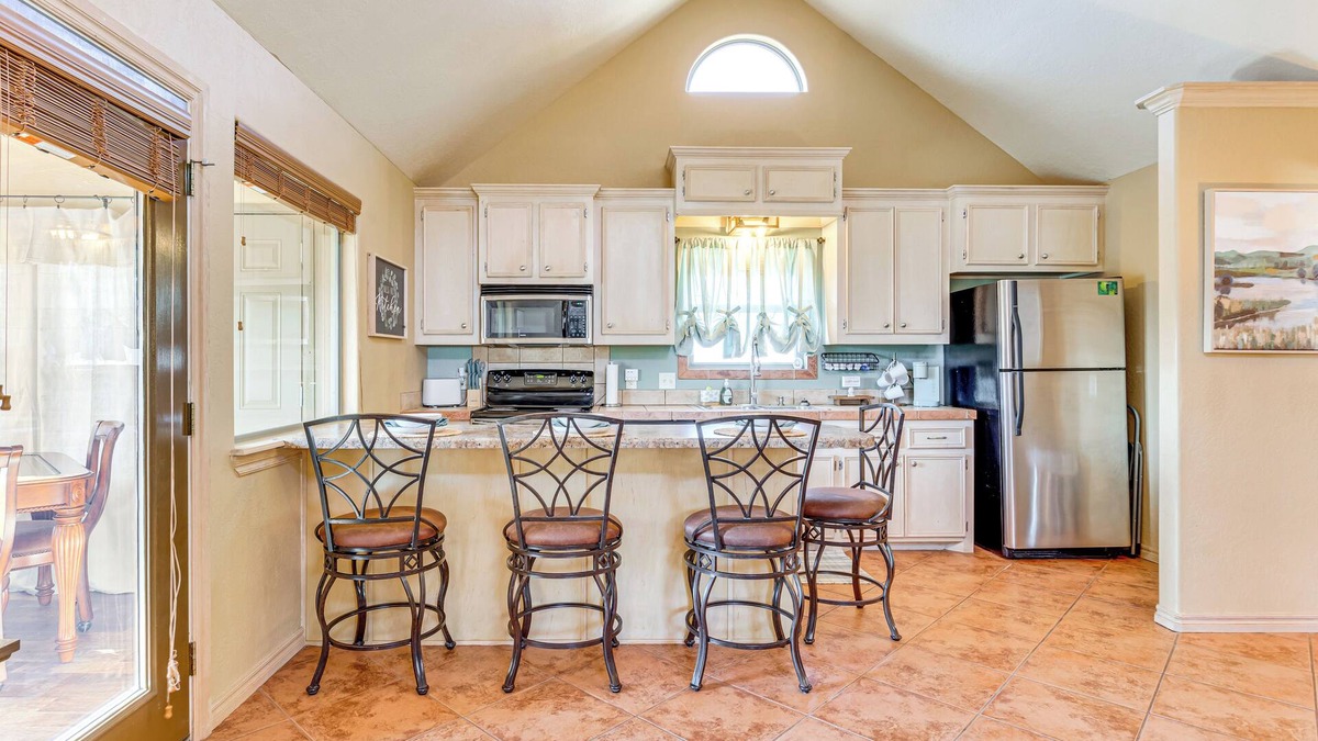 Medicine Park Cottage | 1/2 Mi to Lake Lawtonka: Mtn-view Haven!