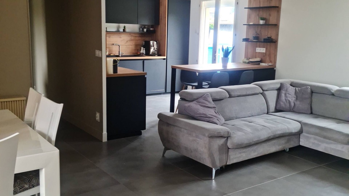 Meyzieu Nord Ouest House | 1, 2 or 3 bedrooms in house near Groupama Stadium Lyon Decines Meyzieu