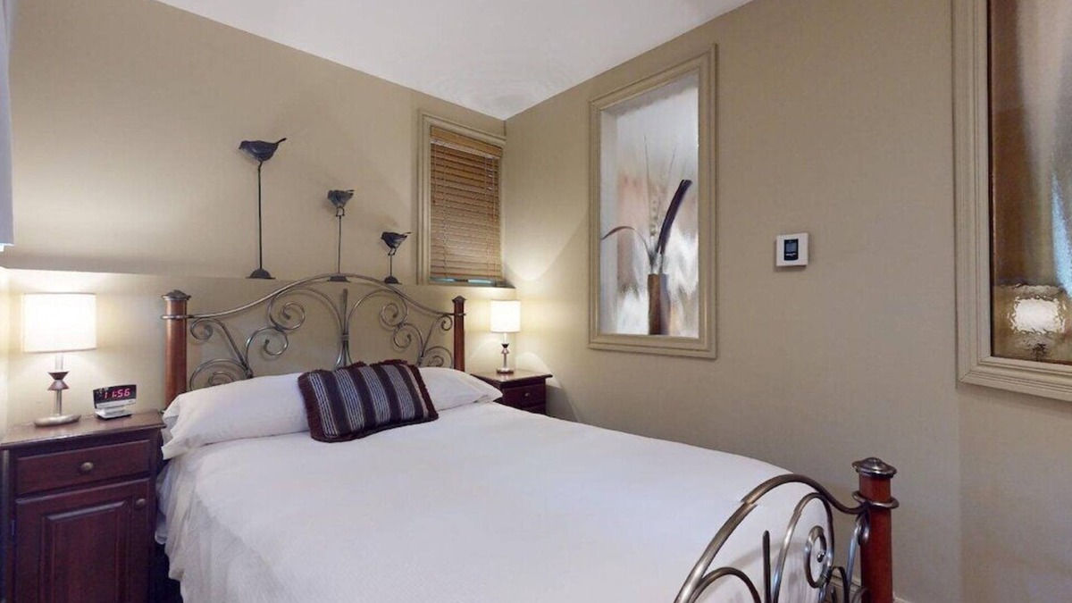 Beaupre Apartment | 1-212 : Superior Studio - sleeps 4.
