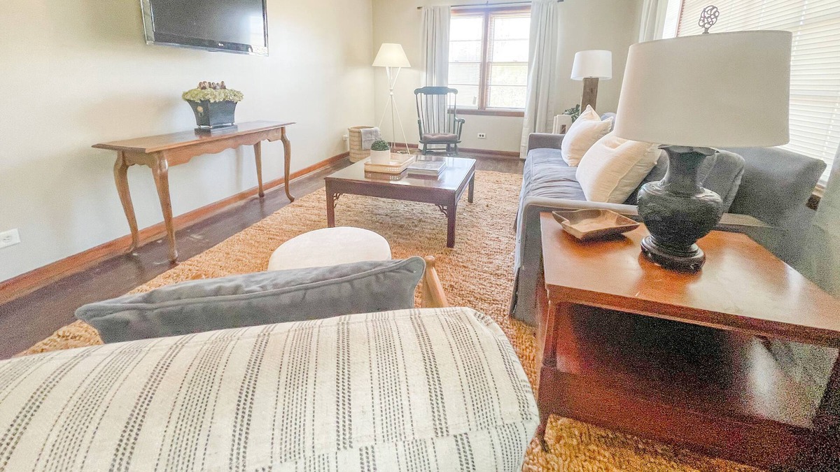 Corinth House | 1.3 Miles from Chick-Fil-A & Starbucks
