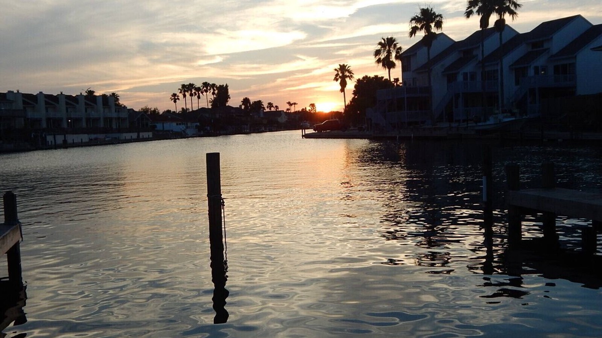 Corpus Christi Apartment | 1.3 miles to beach & conveniently located to fishing,restaurants & shopping!