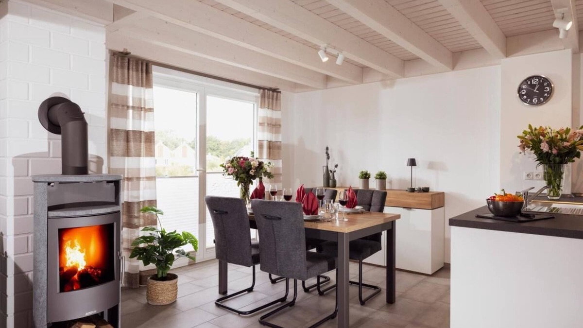 Nordhorn House | 1 - 4 Personen Haustiere Willkommen Großer Garten 2 Schlafzimmer, 1 Bad mit Dusche und WC, Whirlpool, Sauna, 1 WC Separat