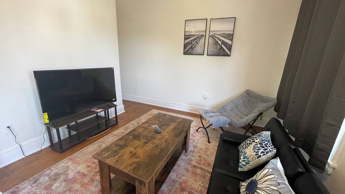 Elkins Park Apartment | 1.5-Bedroom Apartment in Elkins Park! Monthly Discount