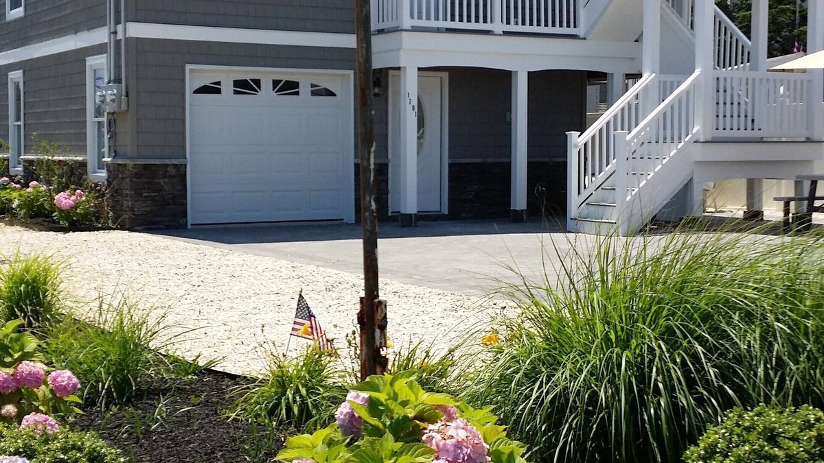 Ship Bottom House | 1.5 blocks to the Beach newly remodeled duplex