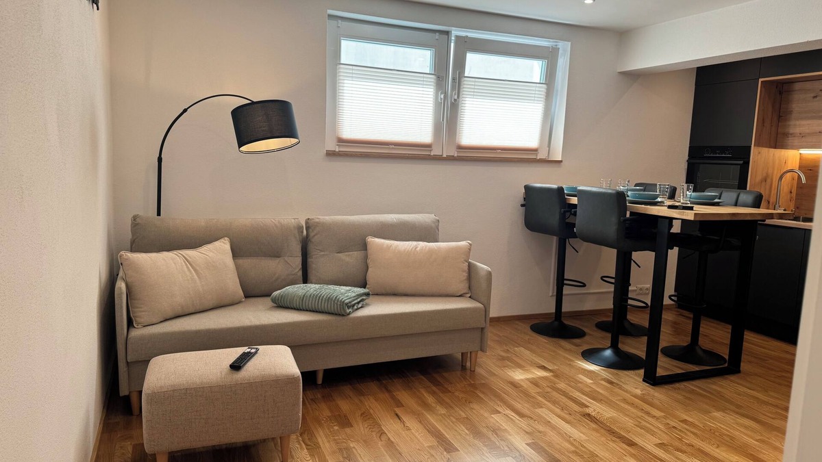 Flintsbach A. Inn Apartment | 1,5-room, top equipped, 4 pers., basement, parking lot, self check-in