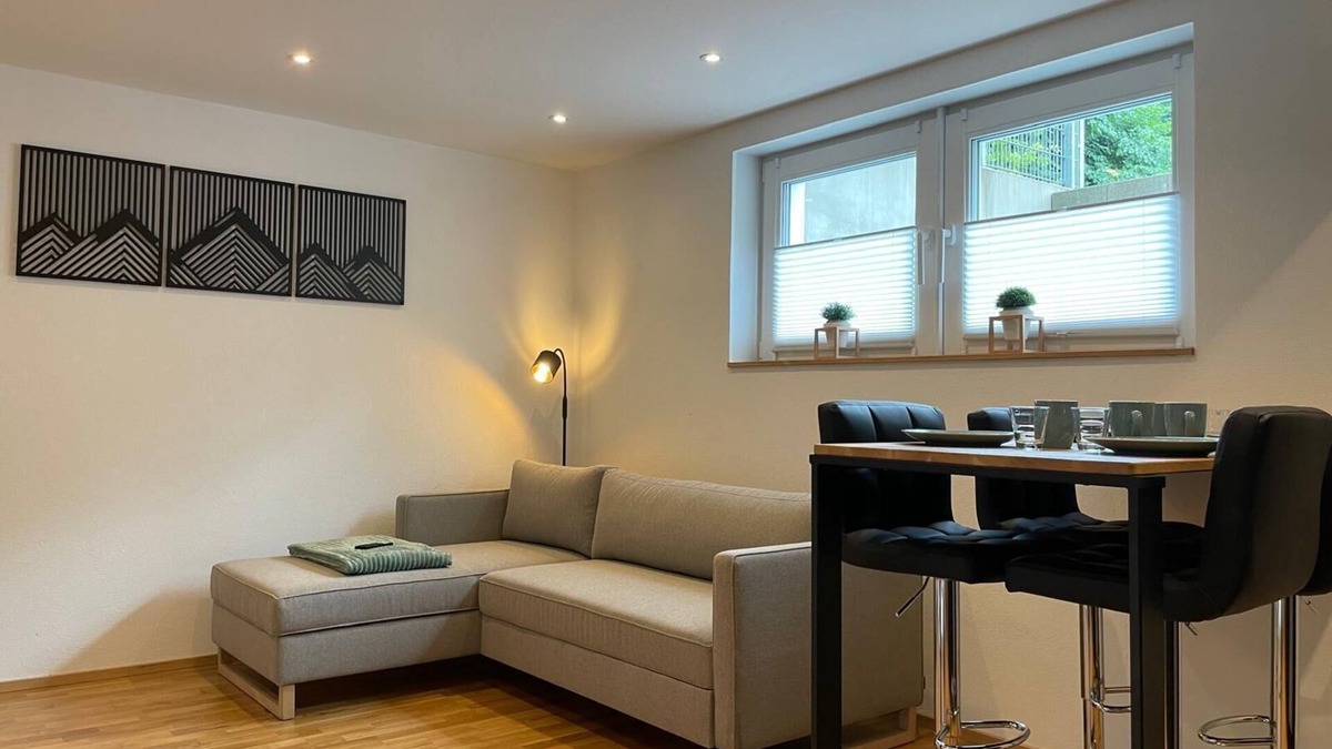 Flintsbach A. Inn Apartment | 1,5 rooms, top equipped, 4 pers, basement, parking lot, self check-in