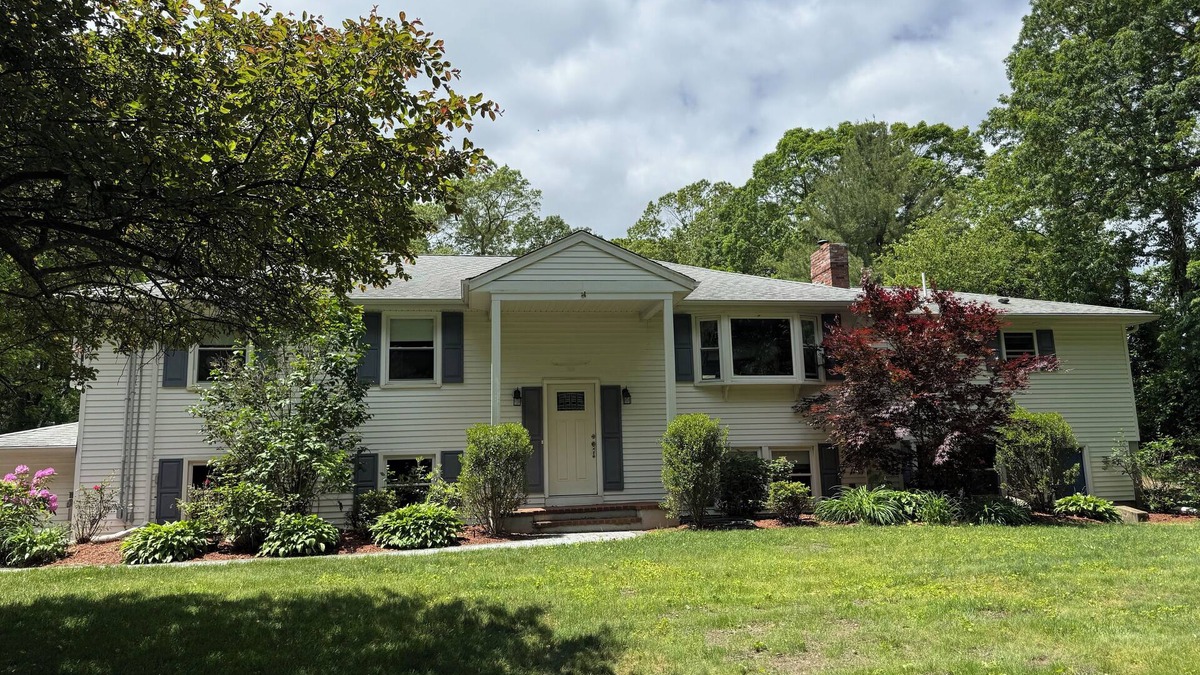 Foxboro House | 1.6 Miles From All The Soccer Action. Spacious, Beautiful and Private 5B/3.5Ba