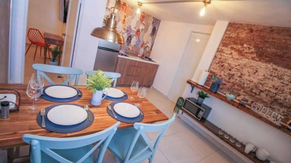 Mayaguez Pueblo Apartment | 1.8 King of Kings Urban Living w/parking