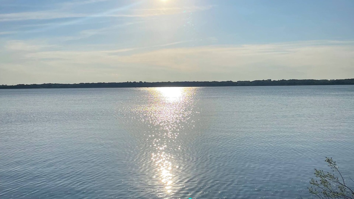 Buffalo House | 1 acre lake front 4 bedroom home on Buffalo Lake close to Downtown shops.