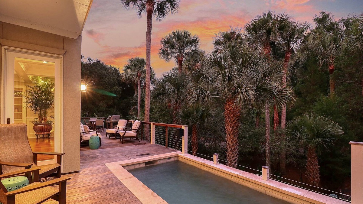 Vanderhorst Plantation House | 1 Airy Hall: High End Home with Pool & Hot Tub, Beach Gear/Bike Credit