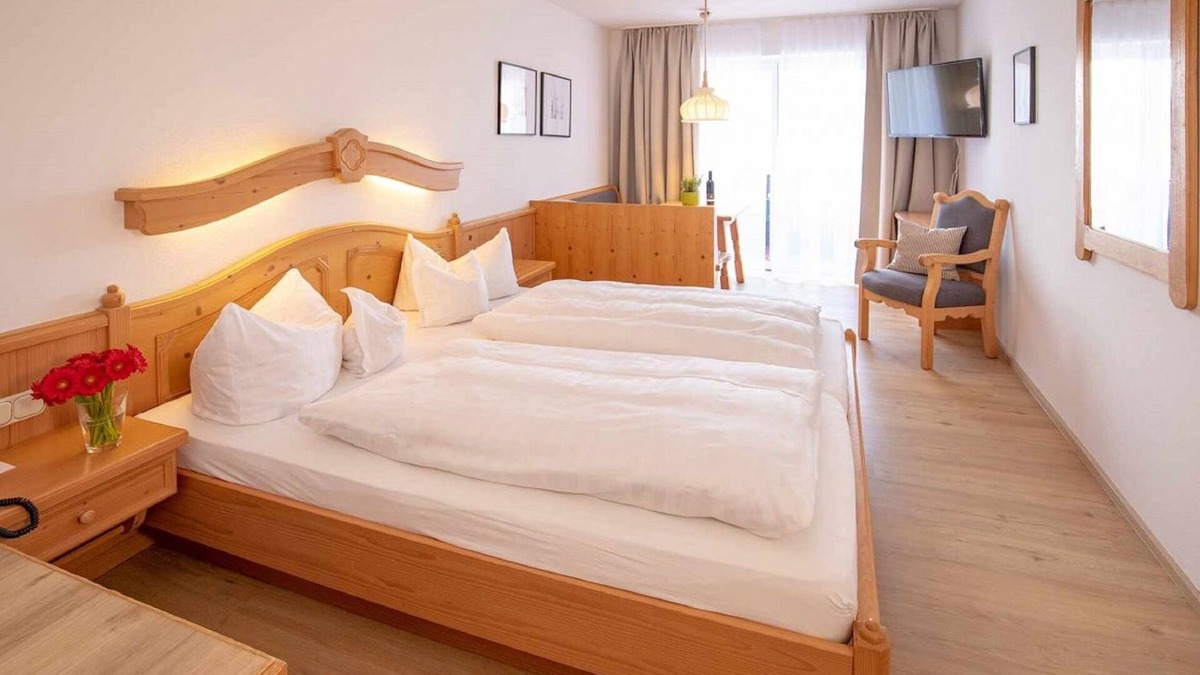 Gstadt Apartment | 1 App. 1-Zimmer mit Kochnische Balkon und seitlichem Blick zum See