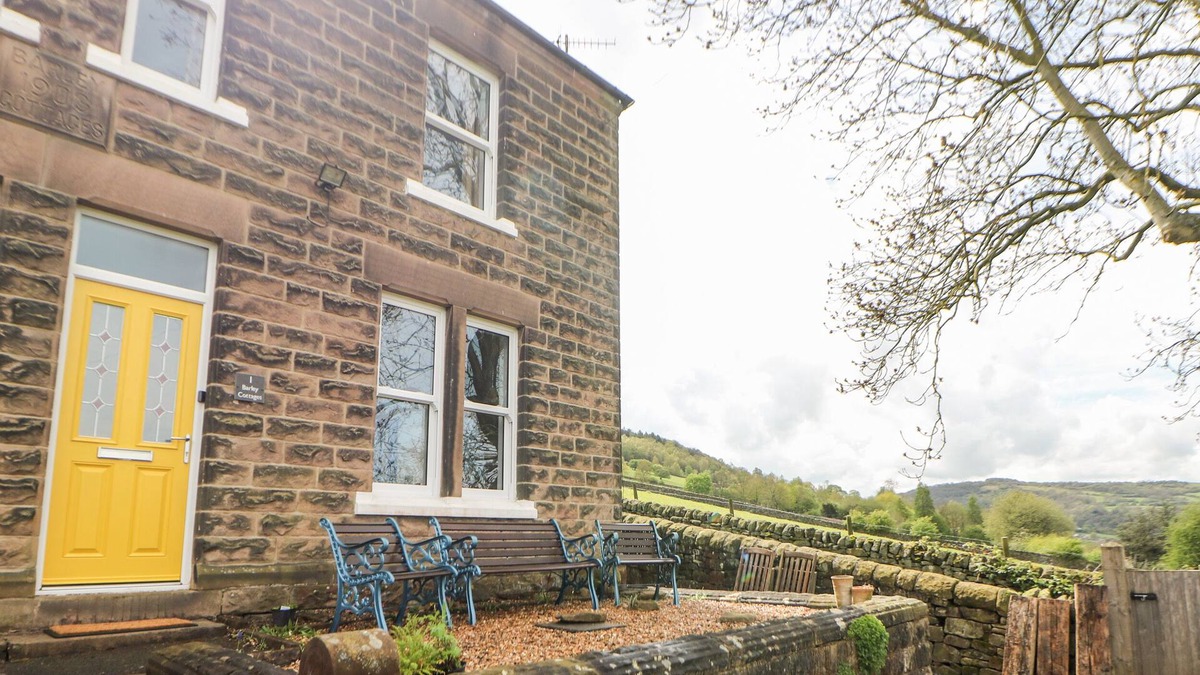 Holestone Moor Cottage | 1 BARLEY COTTAGES, pet friendly, character holiday cottage in Matlock