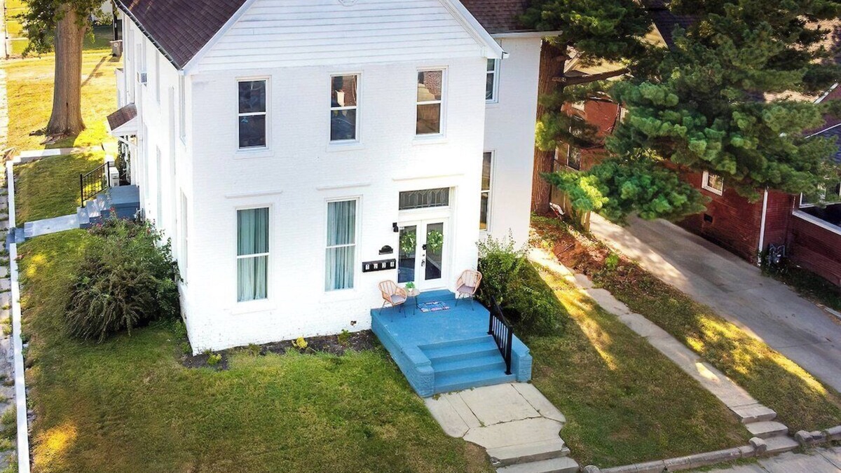 Evansville Apartment | 1 bd/1ba Apt near Haynies Corner